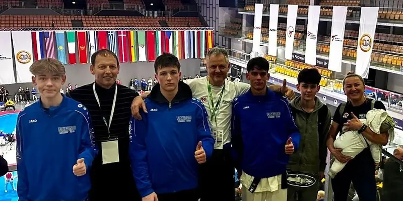 Das Team auf der Tribüne bei der Austrian Open in Innsbruck